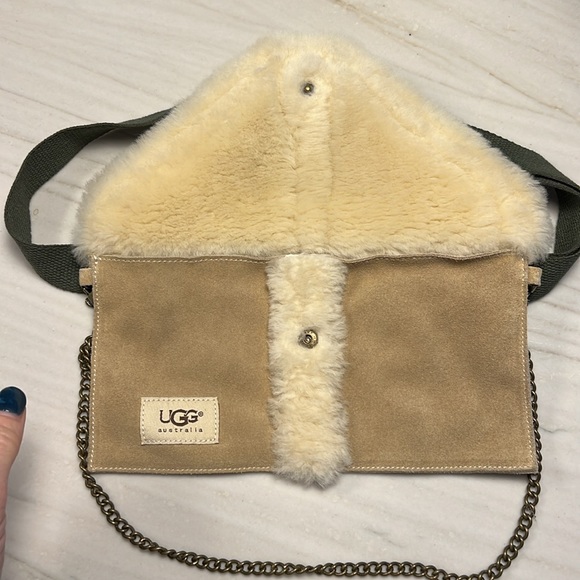 Ugh Shearling crossbody / Fanny Pack Bag Clutch - Picture 2 of 4